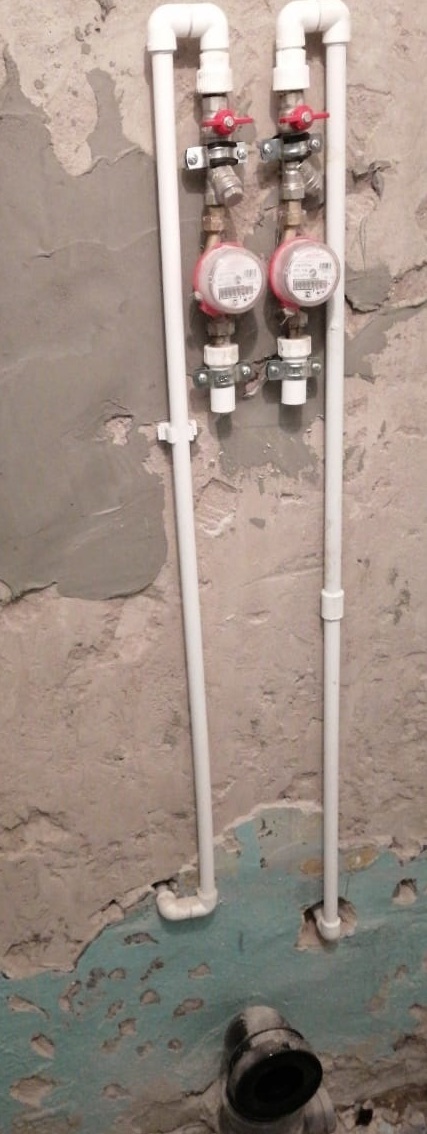 Монтаж водопроводных труб и установка счетчиков 