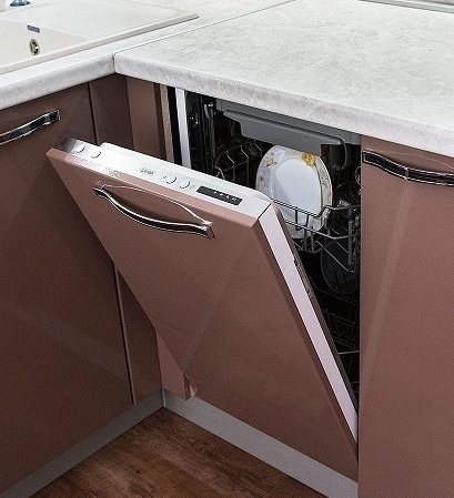 Установка встроенной посудомоечной машины
